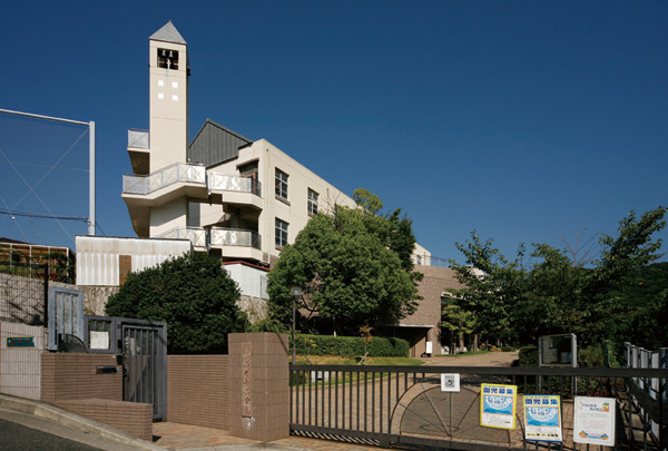 Surrounding environment. Municipal uptown elementary school (14 mins ・ About 1070m)