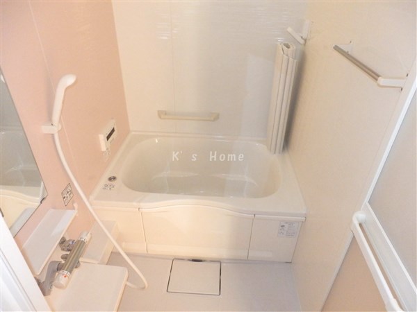 Bath. 1 square meters bathroom