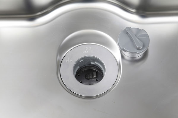 Kitchen.  [disposer] Disposer that can easily handle the garbage has been standard equipment (the same specification ※ There are things that can not be part of the process)