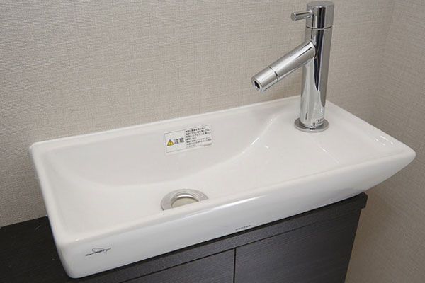 Toilet.  [Hand wash counter] Installed hand-washing counter in the toilet. Easy to use, A specification that was excellent in design (same specifications)