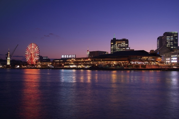 Surrounding environment. Kobe Harborland (a 5-minute walk ・ About 380m)