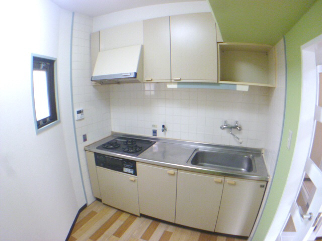 Kitchen. 3-neck gas stove.