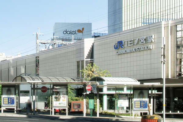 Surrounding environment. JR "Sannomiya" station