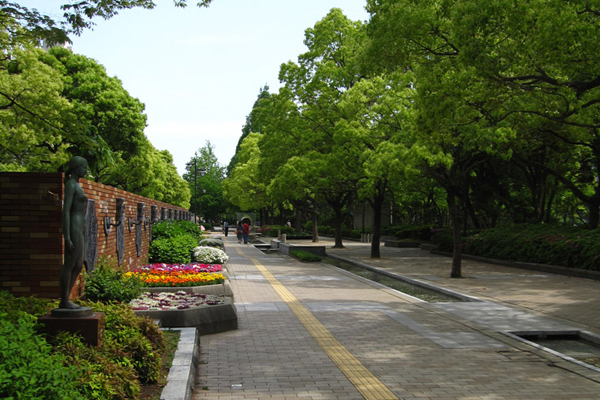 Surrounding environment. Higashiyuen land park (18 mins ・ About 1380m)