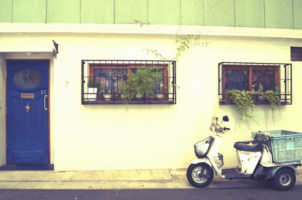 It is in the Ninomiya mall, Dining bar "ROCCA" (5 minutes walk / About 400m)