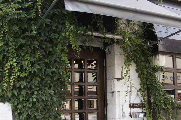 Sandwich is popular, Kobe cafe "Cafe ・ Bar Kobekko "(a 1-minute walk / About 50m)