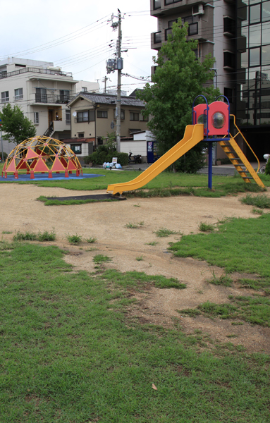 Ikuta park (5-minute walk / About 380m)