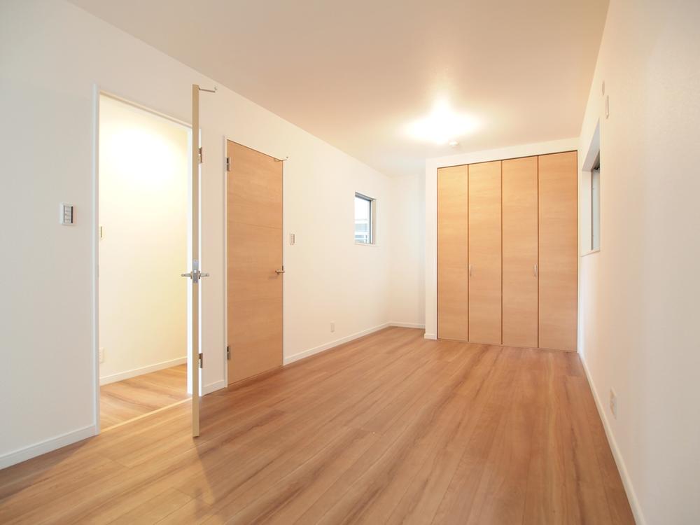 Non-living room. As future increase your room, Western-style attached two the door. 