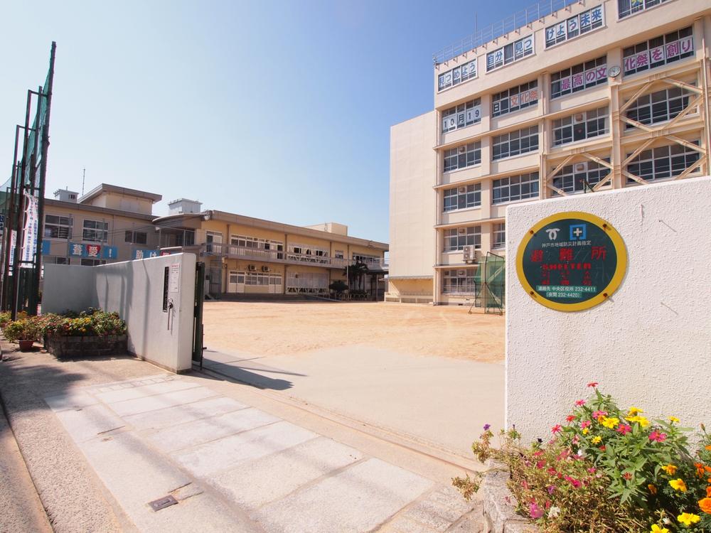 Junior high school. Municipal Fukiai until junior high school 350m wide ground is characterized by, Fukiai junior high school. 