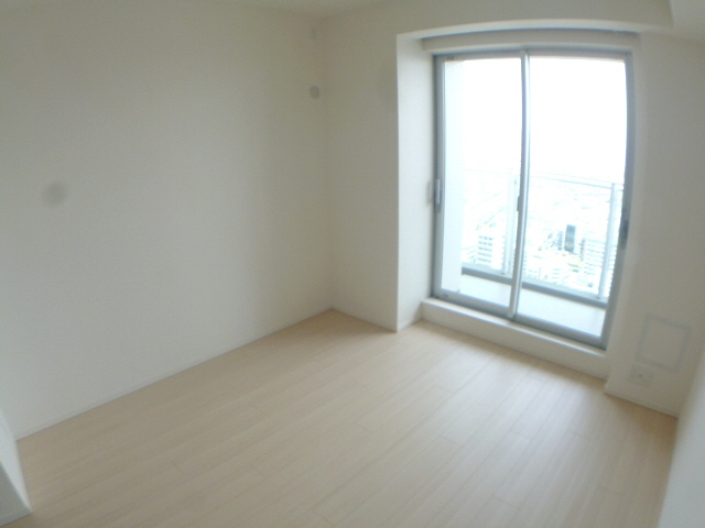 Living and room. It is a photograph of the other rooms. Please for your reference.