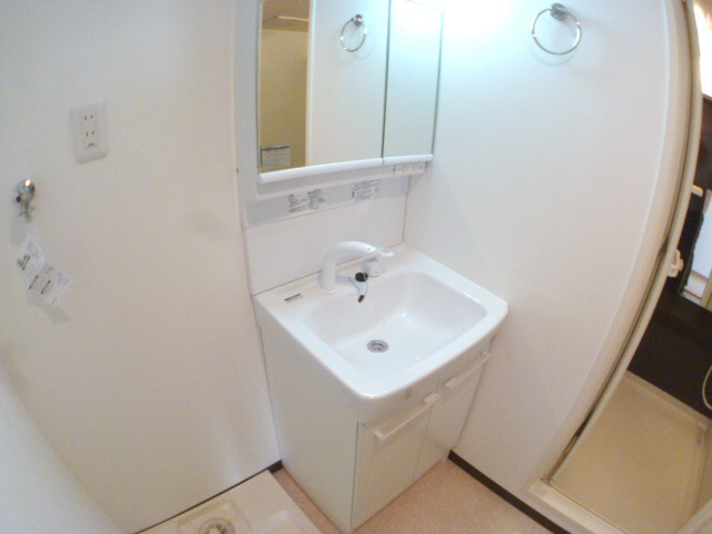 Washroom. It is a photograph of the other rooms. Please reference.