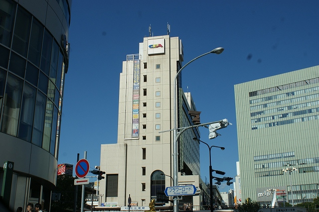 Shopping centre. 580m to the OPA (shopping center)