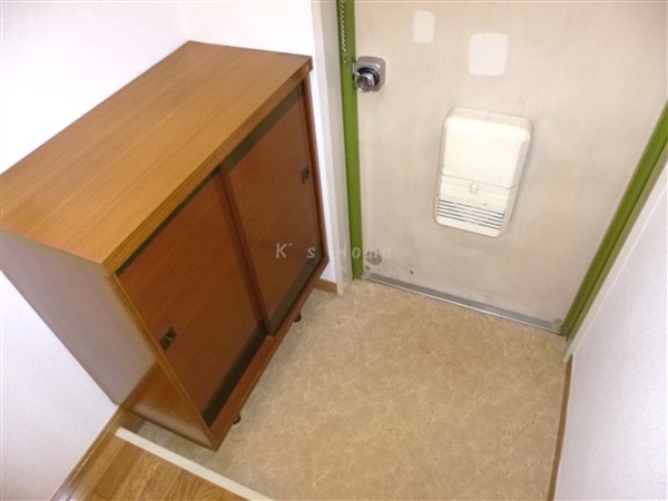 Entrance. With shoe box