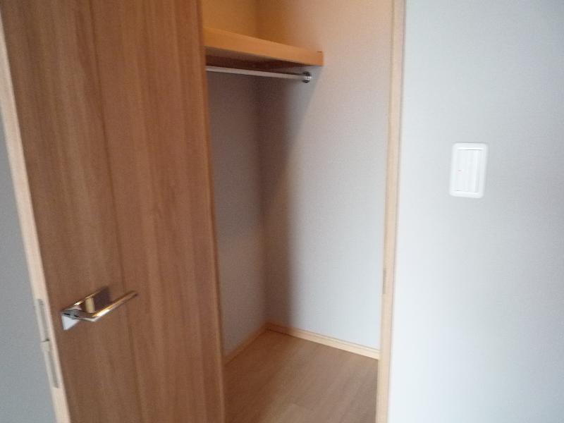 Receipt. Walk-in closet