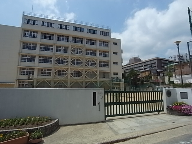 Junior high school. Fukiai 900m until junior high school (junior high school)