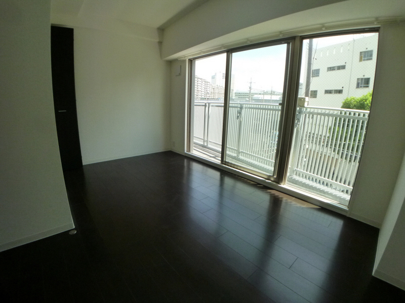 Living and room. The window is large, bright room