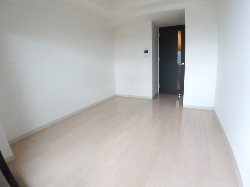 Living and room. 6.2 Pledge is the type of photo. Please reference.