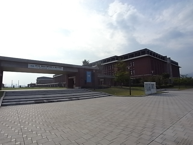 University ・ Junior college. Kobe Gakuin University Port Island campus (University ・ 4200m up to junior college)