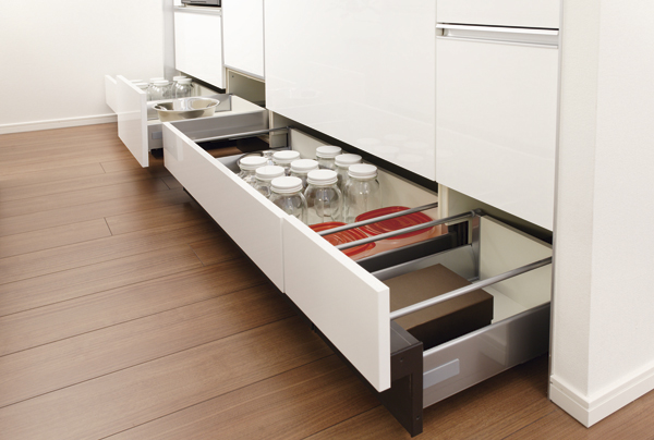 Kitchen.  [Foot sliding storage] Installing a sliding hold up space at the foot of the system kitchen. Season of the cooking tools and stock goods also easy to remove, Has also been secured amount of storage ( ※ 18)