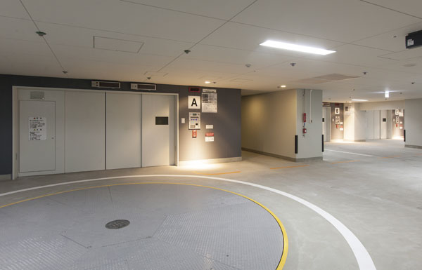 Shared facilities.  [Tawapakingu] To convenient Tawapakingu is, From the north car entrance to the first floor underground. It is available convenient to get on and off even on rainy days. Tawapakingu is a system before entering the goods issue as easy to loading and unloading. Accessible by elevator from the parking lobby to the private residence. Smooth move will produce a day-to-day comfort.  ※ The A Unit has turntable is installed (2013 February shooting)