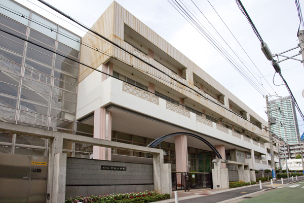 Surrounding environment. Kobe City Central Elementary School (a 9-minute walk ・ About 700m) ※ 7