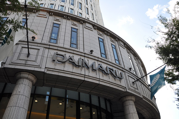 Surrounding environment. Luxury boutiques and trendy city "old settlement" of the cafe lined sophistication also familiar. Daimaru Kobe store (bike about 7 minutes ・ About 1280m) ※ 7