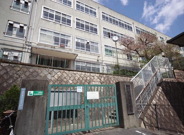 Junior high school. 383m to Kobe Municipal Tsutsui stand Junior High School