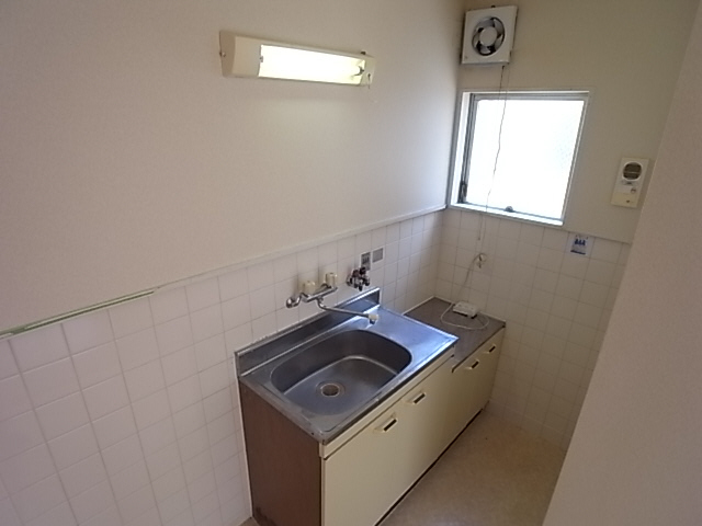 Kitchen. Reference image (It is a photograph of the other in Room)