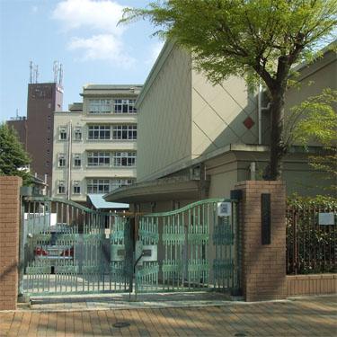 Junior high school. 950m to Kobe Ikuta Junior High School