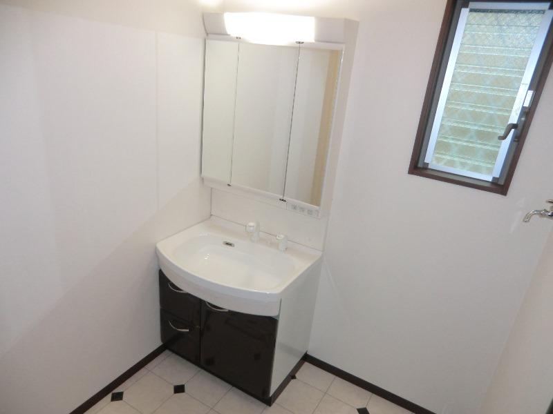 Wash basin, toilet. Miyamoto through 2-chome, detached Wash