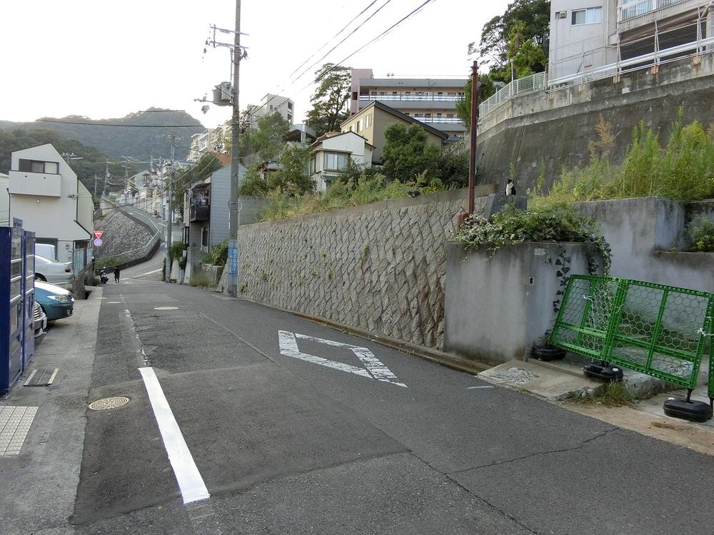 Local photos, including front road. Local (10 May 2013) Shooting Siemens to front a public road about 6m!