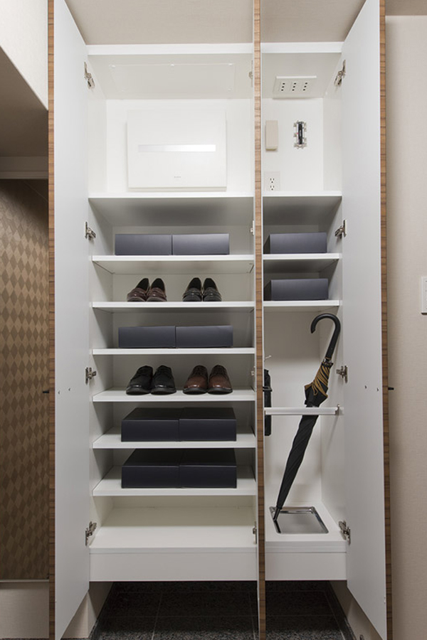 Receipt.  [Entrance storage] Good movable shelf and umbrella yard such as easy-to-use, Storage capacity is large tall type has been adopted (same specifications ※ C1 ・ C2 ・ D type is available with shoes in cloak)