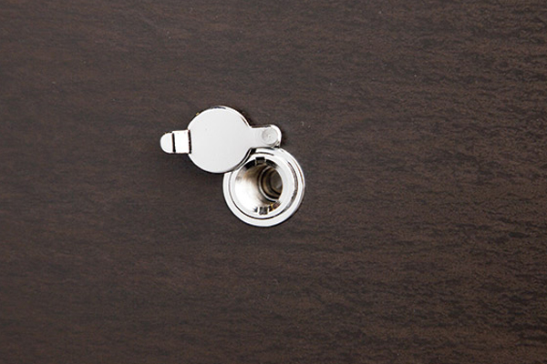 Security.  [Door scope] Can final confirmation of the visitor at the entrance door, Door scope with a cover to prevent even light to the outside has been adopted (same specifications)