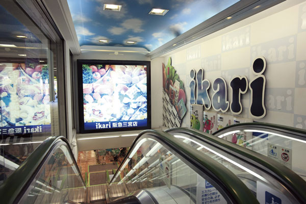 Surrounding environment. Anchor supermarket Hankyu Sannomiya (8-minute walk ・ About 590m)