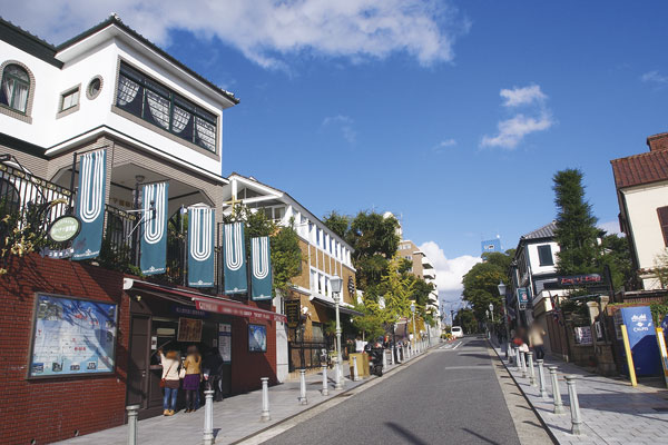 Surrounding environment. Landscape of Kitanozaka is to everyday life scene. Stylish cafes and restaurants, Shops are scattered (Kitanozaka / 3-minute walk ・ About 180m)