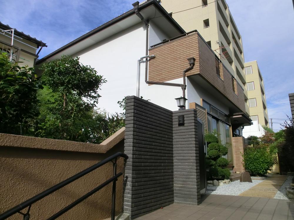 Local appearance photo. Local (10 May 2012) shooting