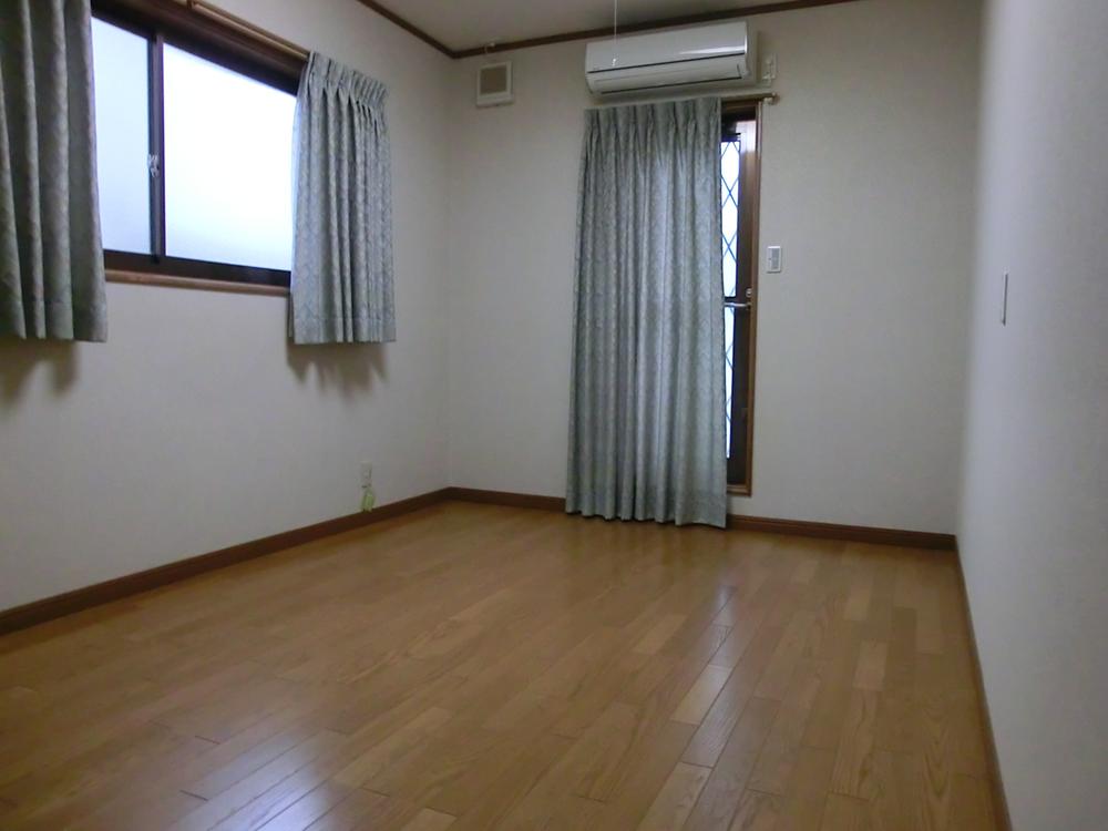 Non-living room. Indoor (10 May 2012) shooting