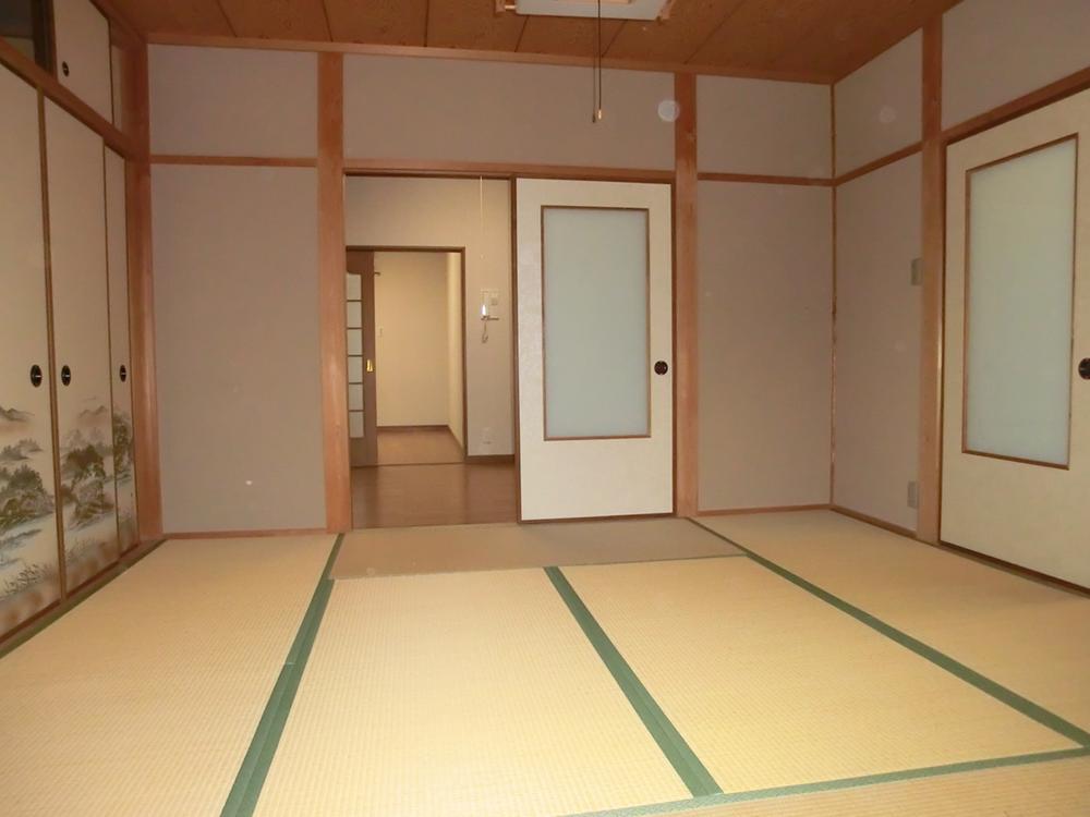 Non-living room. Indoor (10 May 2012) shooting