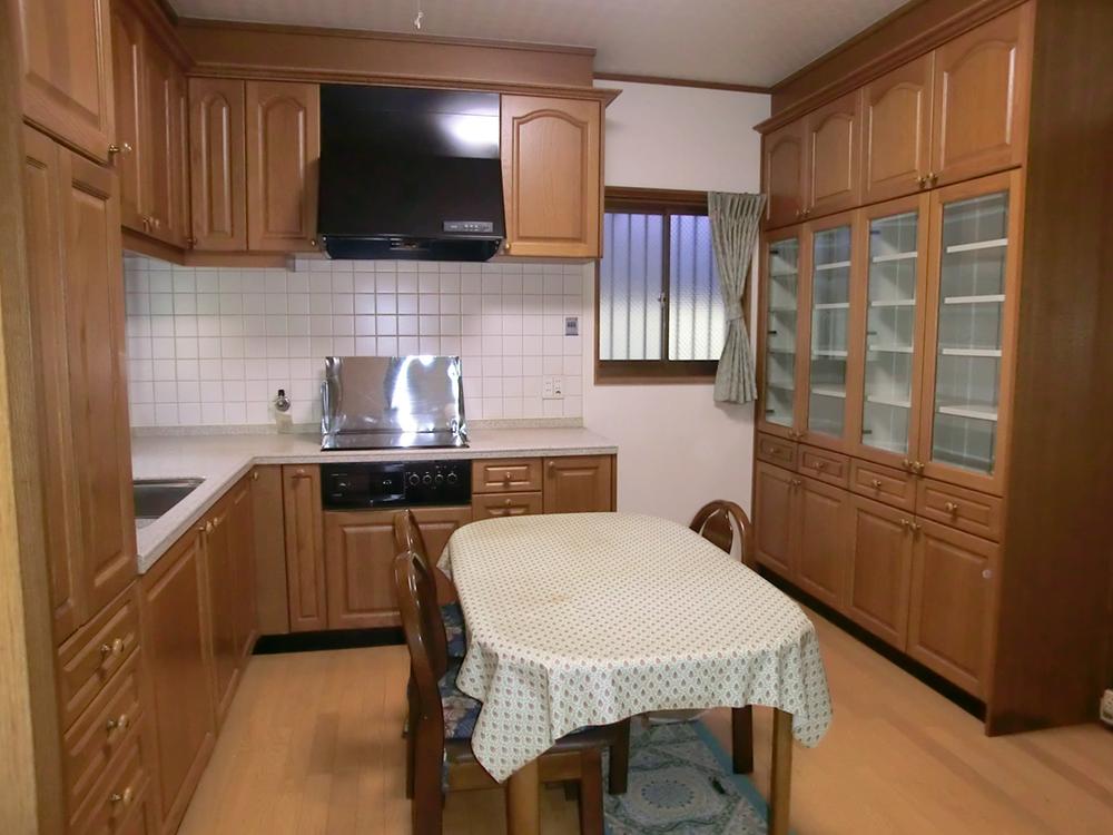 Kitchen. Indoor (10 May 2012) shooting