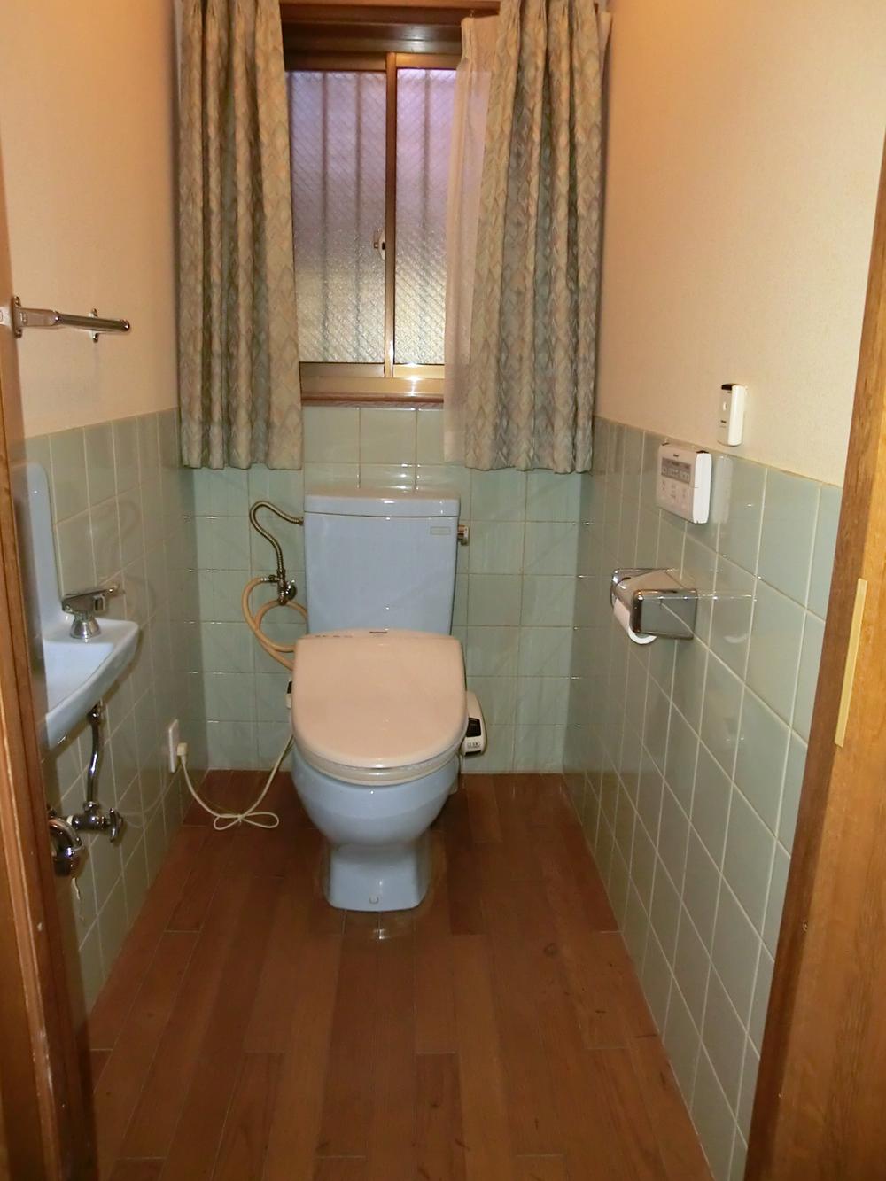 Toilet. Indoor (10 May 2012) shooting