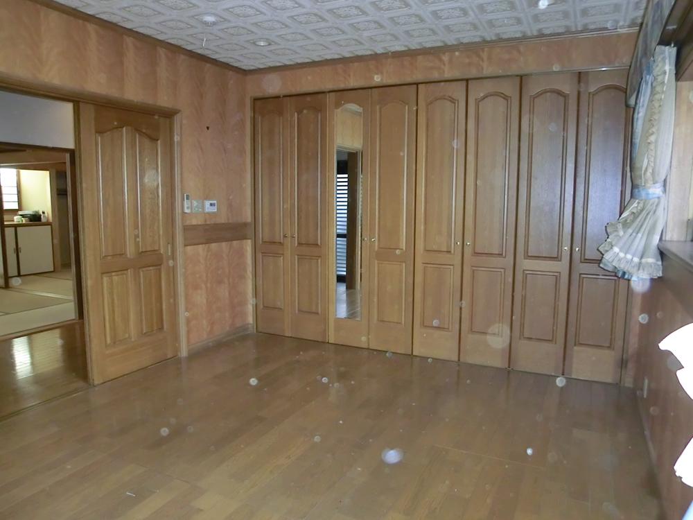 Non-living room. Indoor (10 May 2012) shooting