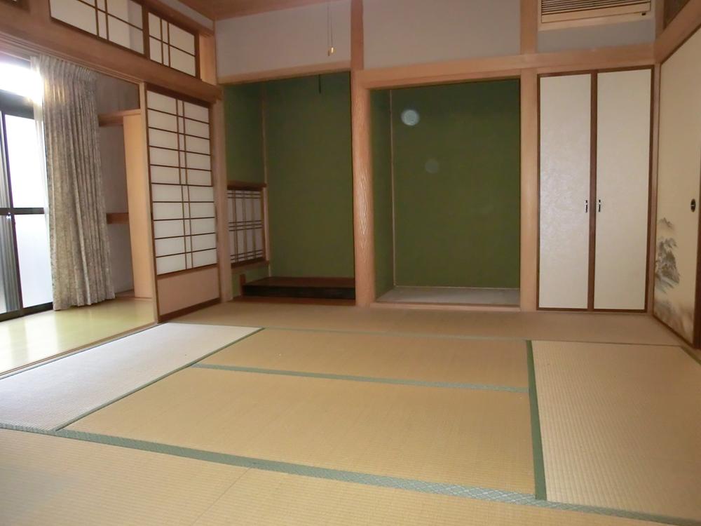 Non-living room. Local (10 May 2012) shooting