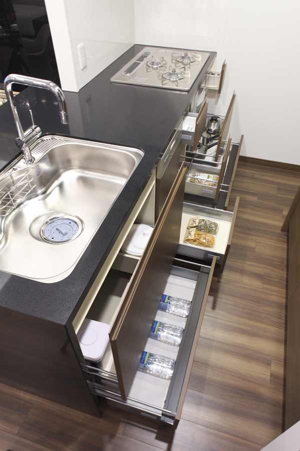 Kitchen.  [All slide storage] Easy to see all the way into the thing, And convenient slide storage. Gently it is closed with soft closing function ※ Except part (same specifications)