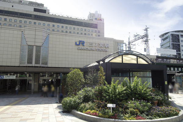 Surrounding environment. JR "Sannomiya" station