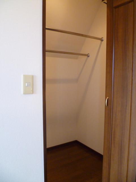 Receipt. Third floor: storeroom (available as a walk-in closet)