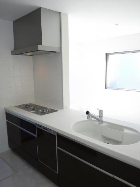 Kitchen. Dishwasher, Dishes of easy series three-necked glass top stove! 