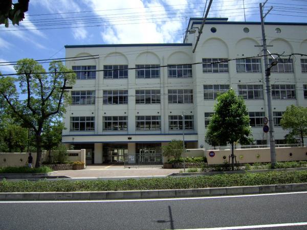 Junior high school. Motoyama until junior high school 3300m Motoyama junior high school