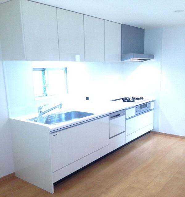 Kitchen. It is with a dishwasher.