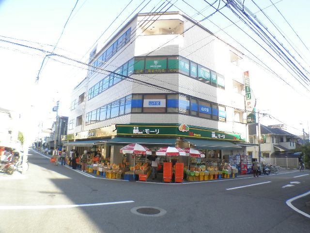 Convenience store. Maury 246m until the store (convenience store)