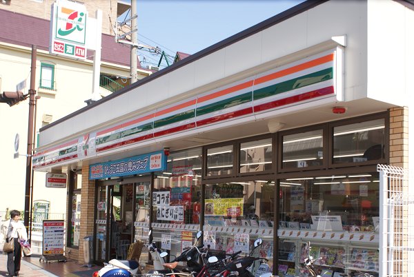 Convenience store. 450m to Seven-Eleven (convenience store)